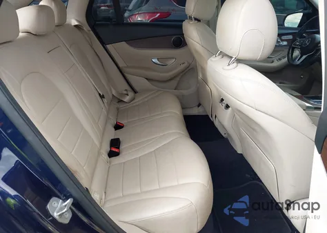 2021 Mercedes-Benz Glc 300 4Matic Suv z USA, uszkodzony, nr VIN W1N0G8EB8MF883765